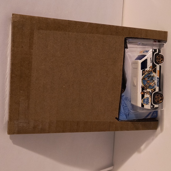 D1 Hot Wheels 70s Van Space Jam - Picture 3 of 3